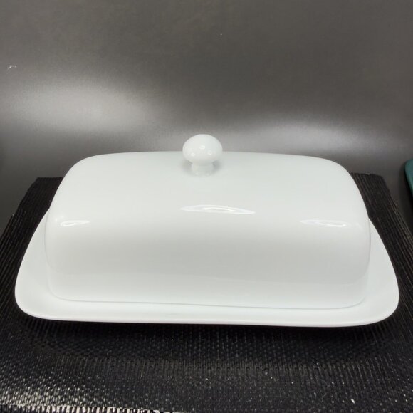 Dash of That White Porcelain Covered Butter Dish Knob Handle Butter Keeper Dish - Picture 5 of 10